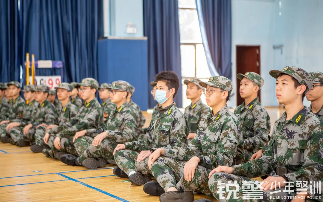 銳警少(shǎo)年(nián)警訓:學習(xí)防身(shēn)技(jì)能(néng) 提高(gāo)安全意識,廣大(dà)附中安全教育活動