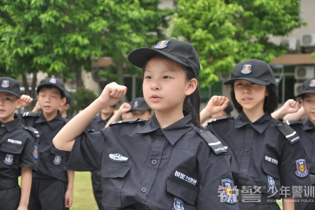 銳警少(shǎo)年(nián)警訓夏令營:揚帆起航,這(zhè)是(shì)一(yī)個(gè)嶄新的(de)開(kāi)始
