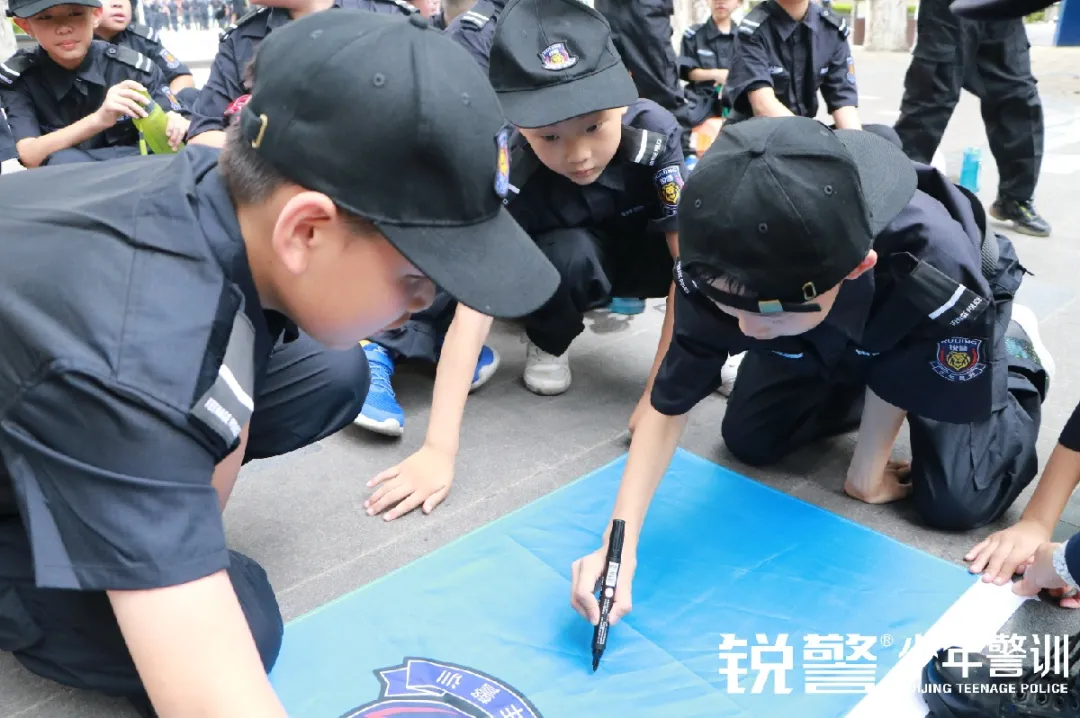 銳警少(shǎo)年(nián)警訓夏令營:揚帆起航,這(zhè)是(shì)一(yī)個(gè)嶄新的(de)開(kāi)始