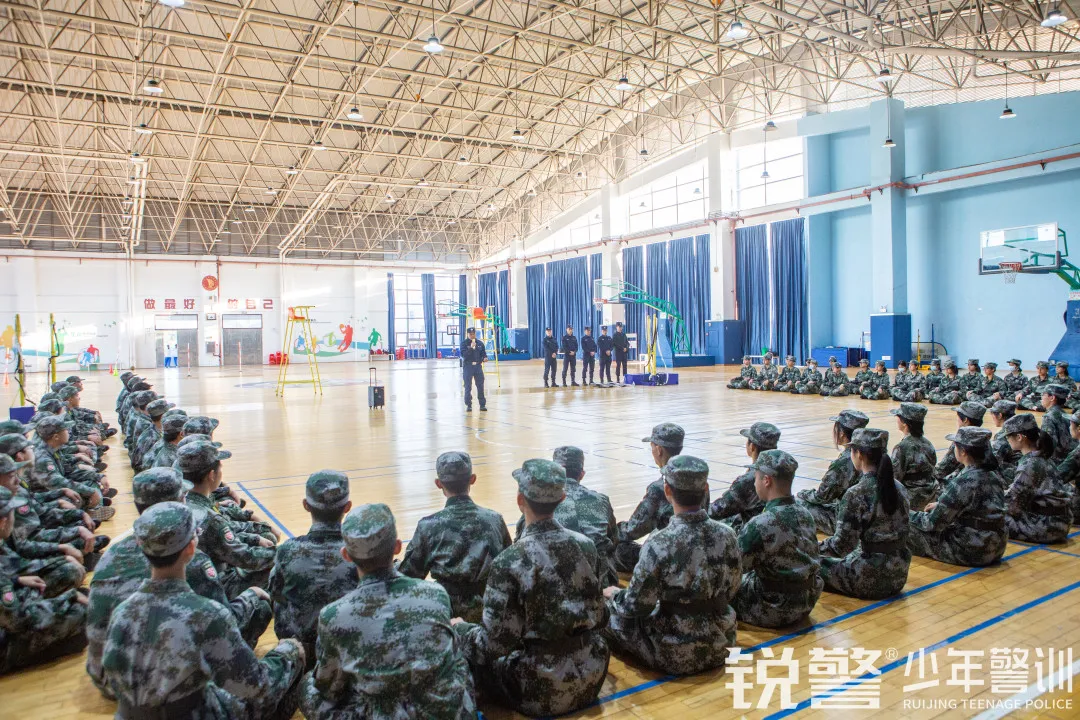 銳警少(shǎo)年(nián)警訓:學習(xí)防身(shēn)技(jì)能(néng) 提高(gāo)安全意識,廣大(dà)附中安全教育活動