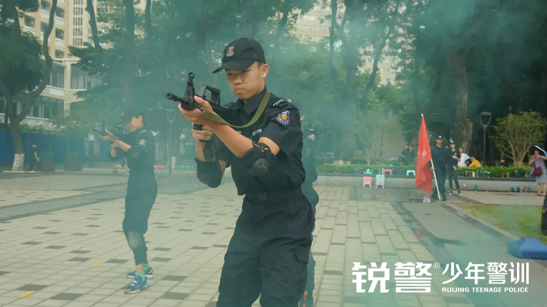 銳警少(shǎo)年(nián)警訓夏令營：成長(cháng)，就(jiù)是(shì)不(bù)斷突破自(zì)己