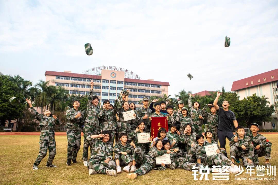 軍事(shì)素質拓展：一(yī)身(shēn)戎裝，乘風(fēng)破浪