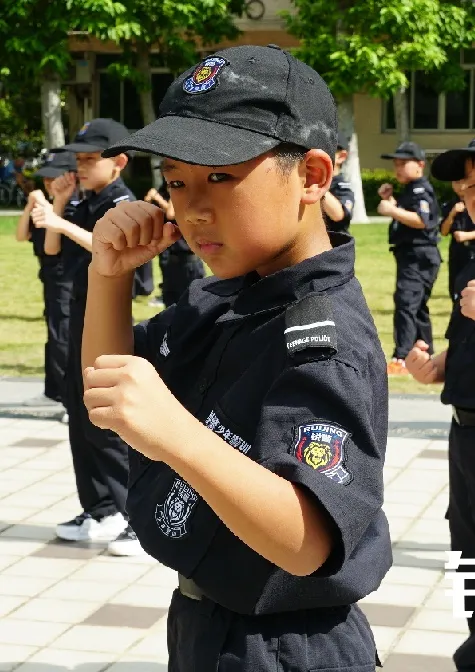 銳警少(shǎo)年(nián)警訓夏令營：我們在奔跑，創造屬于自(zì)己的(de)警察夢