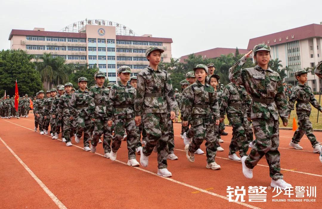 軍事(shì)素質拓展：一(yī)身(shēn)戎裝，乘風(fēng)破浪