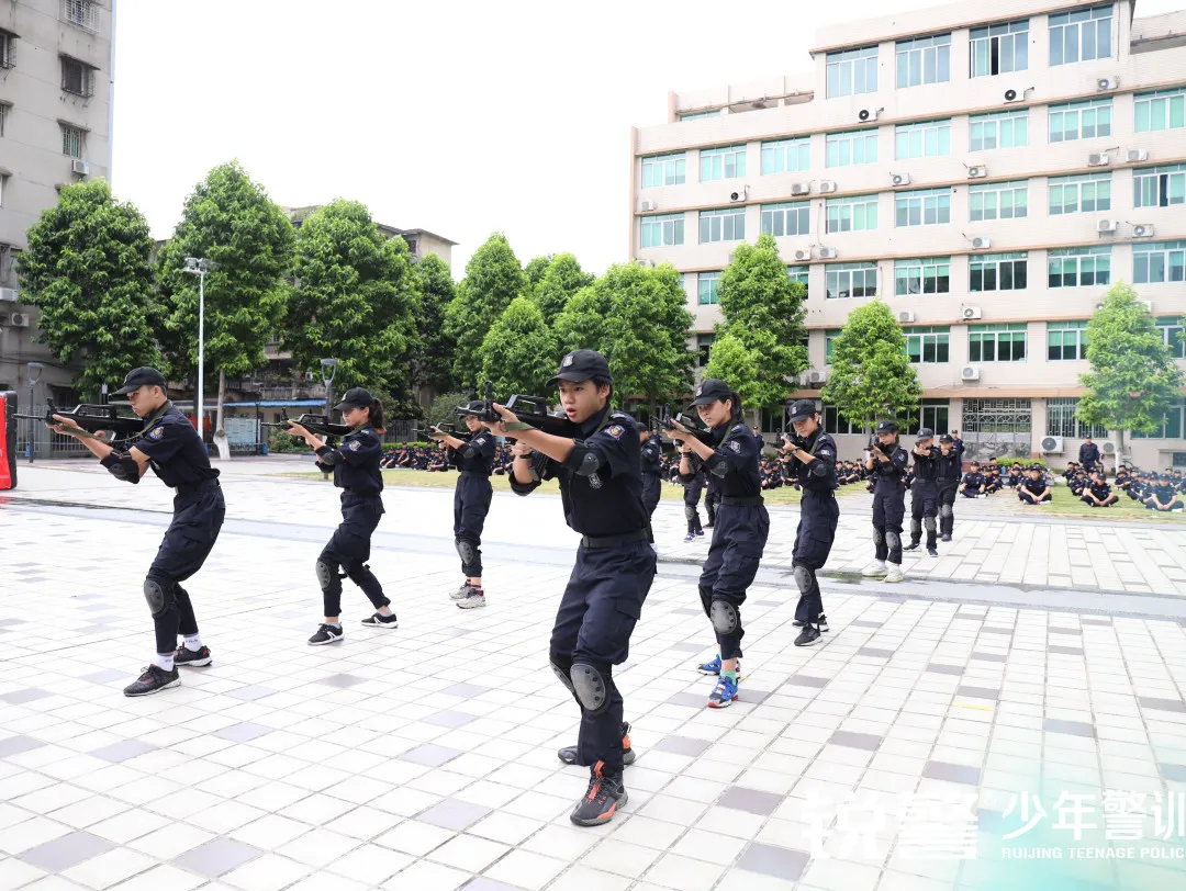 銳警少(shǎo)年(nián)警訓夏令營：成長(cháng)，就(jiù)是(shì)不(bù)斷突破自(zì)己