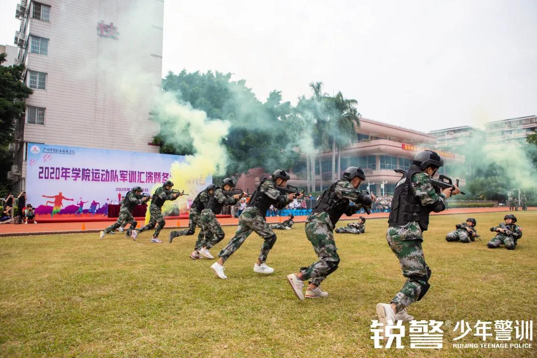 軍事(shì)素質拓展：一(yī)身(shēn)戎裝，乘風(fēng)破浪