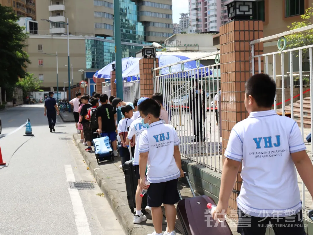 廣東(dōng)警官學院少(shǎo)年(nián)警訓提前營開(kāi)營:逆風(fēng)成長(cháng) 乘風(fēng)破浪