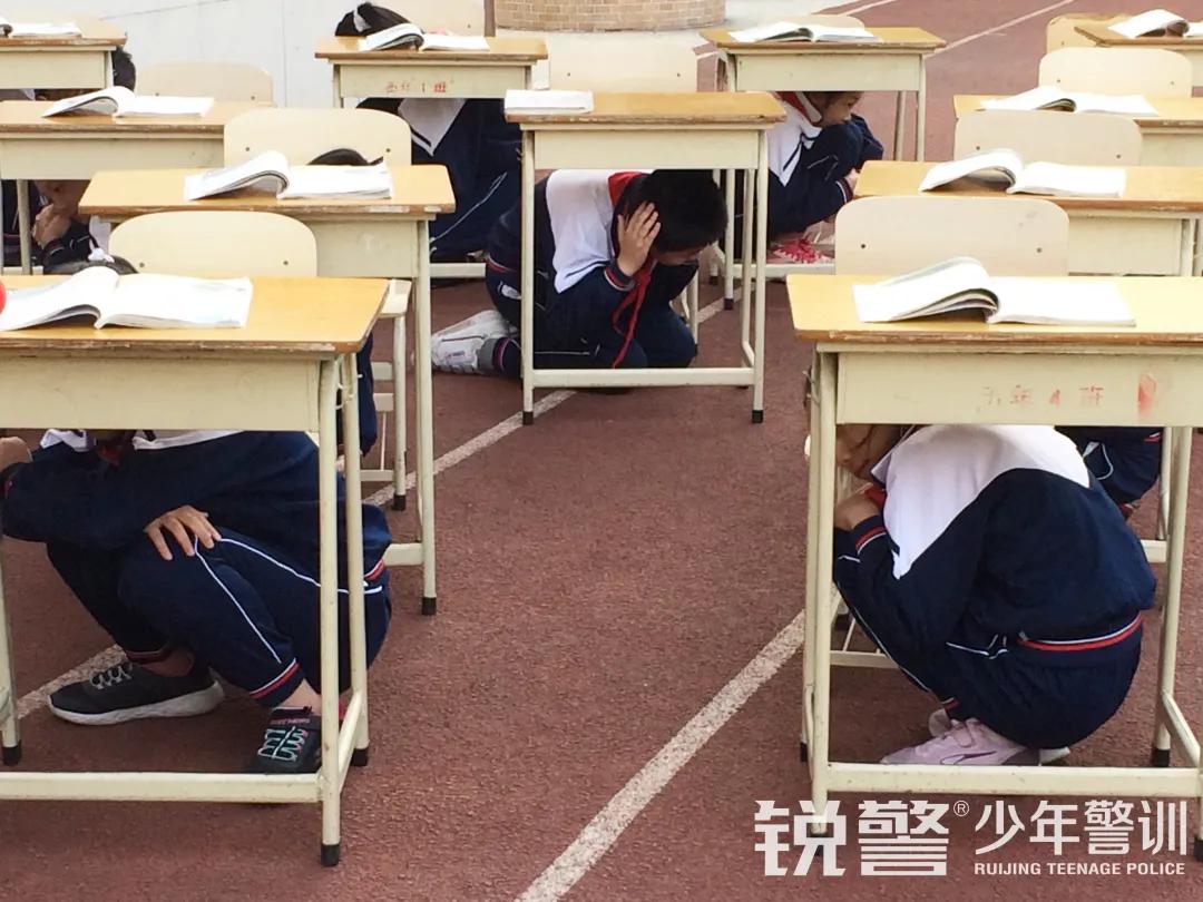 銳警少(shǎo)年(nián)警訓：海(hǎi)珠區(qū)昌崗中路(lù)小(xiǎo)學防恐防暴安全教育活動