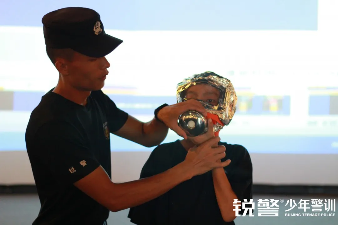 銳警少(shǎo)年(nián)警訓夏令營:雛鷹新飛(fēi),溫室小(xiǎo)花(huā)蛻變之旅,成長(cháng)的(de)力量