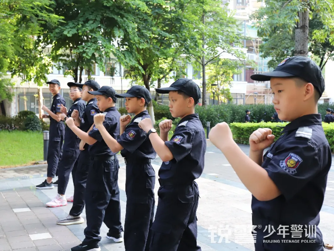 銳警少(shǎo)年(nián)警訓夏令營:雛鷹新飛(fēi),溫室小(xiǎo)花(huā)蛻變之旅,成長(cháng)的(de)力量