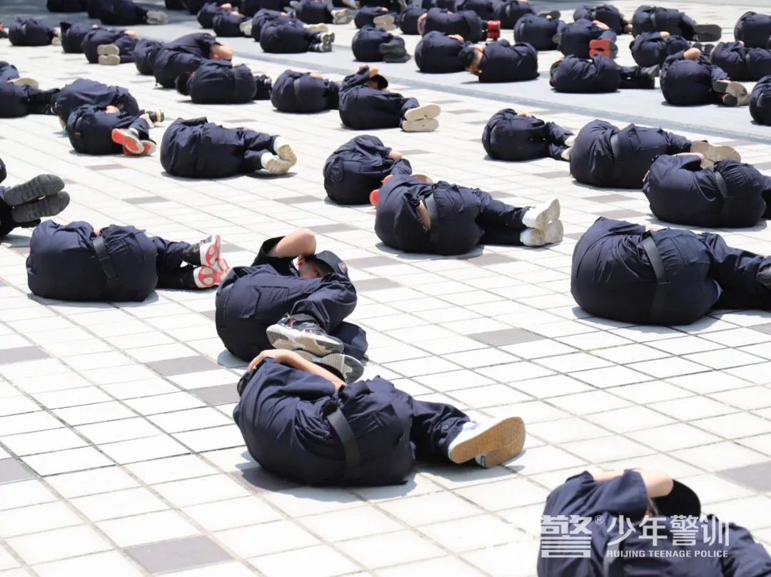 銳警少(shǎo)年(nián)警訓夏令營：我們在奔跑，創造屬于自(zì)己的(de)警察夢