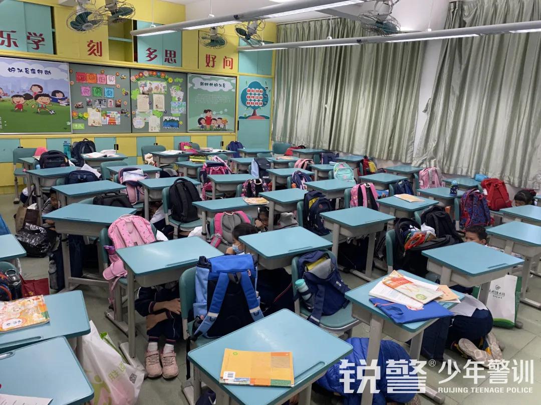 銳警少(shǎo)年(nián)警訓：海(hǎi)珠區(qū)昌崗中路(lù)小(xiǎo)學防恐防暴安全教育活動