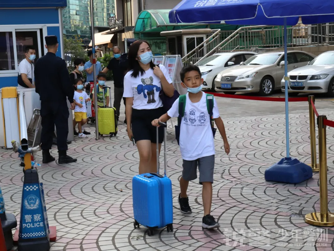 銳警少(shǎo)年(nián)警訓夏令營:揚帆起航,這(zhè)是(shì)一(yī)個(gè)嶄新的(de)開(kāi)始