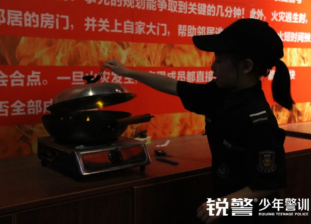 銳警少(shǎo)年(nián)警訓夏令營:雛鷹新飛(fēi),溫室小(xiǎo)花(huā)蛻變之旅,成長(cháng)的(de)力量