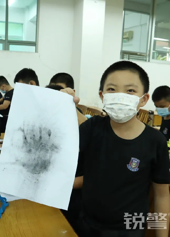 銳警少(shǎo)年(nián)警訓夏令營:雛鷹新飛(fēi),溫室小(xiǎo)花(huā)蛻變之旅,成長(cháng)的(de)力量