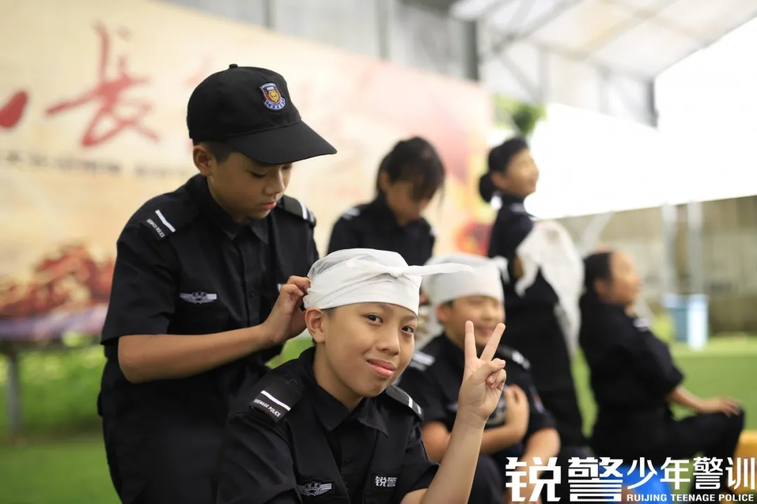 銳警少(shǎo)年(nián)警訓夏令營:雛鷹新飛(fēi),溫室小(xiǎo)花(huā)蛻變之旅,成長(cháng)的(de)力量