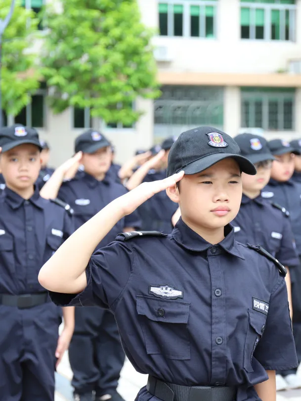 銳警少(shǎo)年(nián)警訓夏令營：成長(cháng)，就(jiù)是(shì)不(bù)斷突破自(zì)己