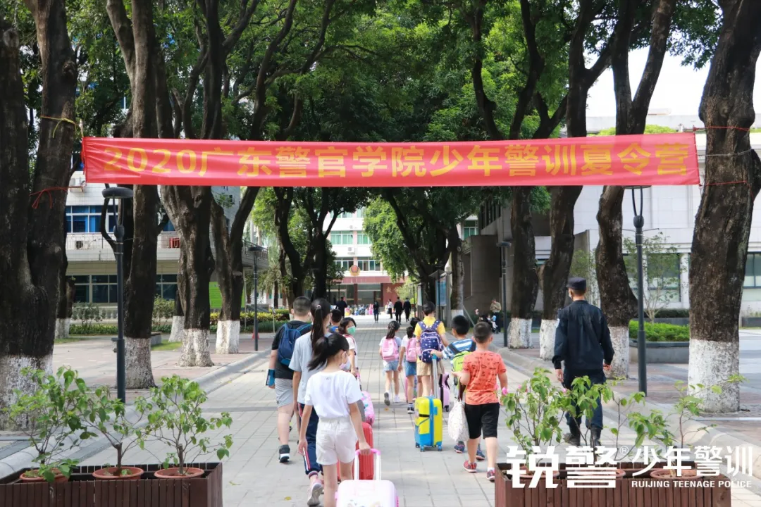 銳警少(shǎo)年(nián)警訓夏令營:揚帆起航,這(zhè)是(shì)一(yī)個(gè)嶄新的(de)開(kāi)始