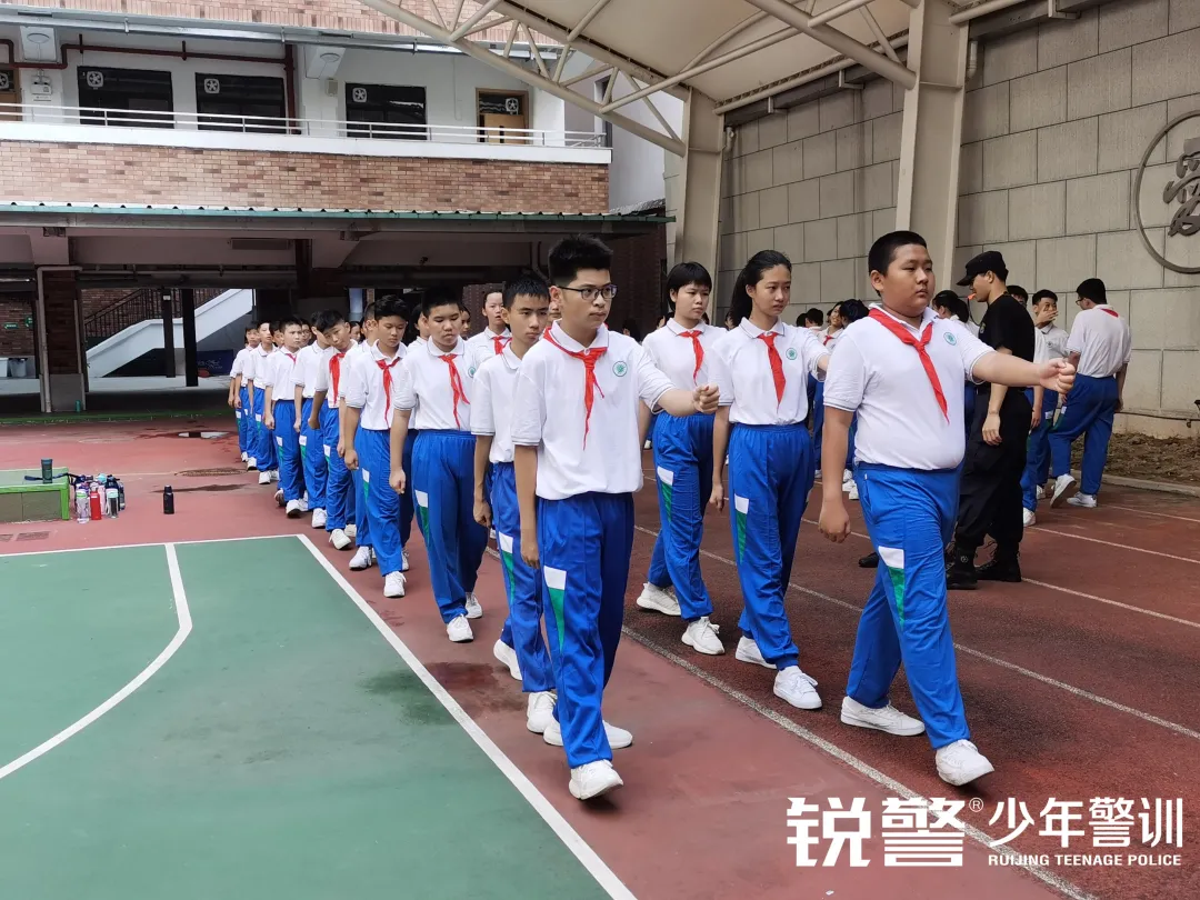 銳警少(shǎo)年(nián)警訓：勇往直前，開(kāi)啓廣州培道(dào)實驗學校(xiào)新篇章(zhāng)