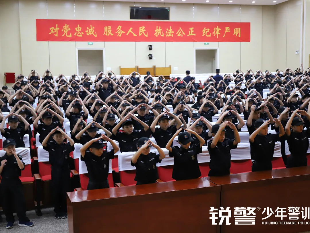 銳警少(shǎo)年(nián)警訓夏令營：成長(cháng)，就(jiù)是(shì)不(bù)斷突破自(zì)己