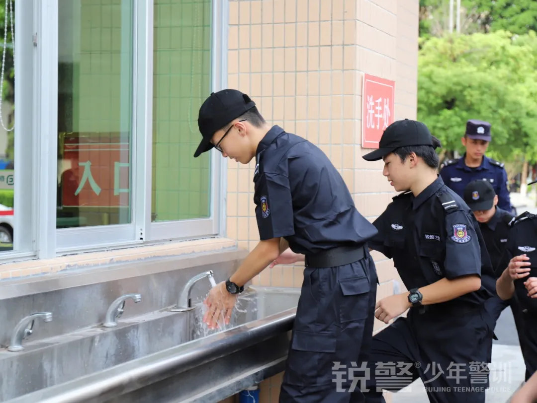 銳警少(shǎo)年(nián)警訓夏令營:揚帆起航,這(zhè)是(shì)一(yī)個(gè)嶄新的(de)開(kāi)始