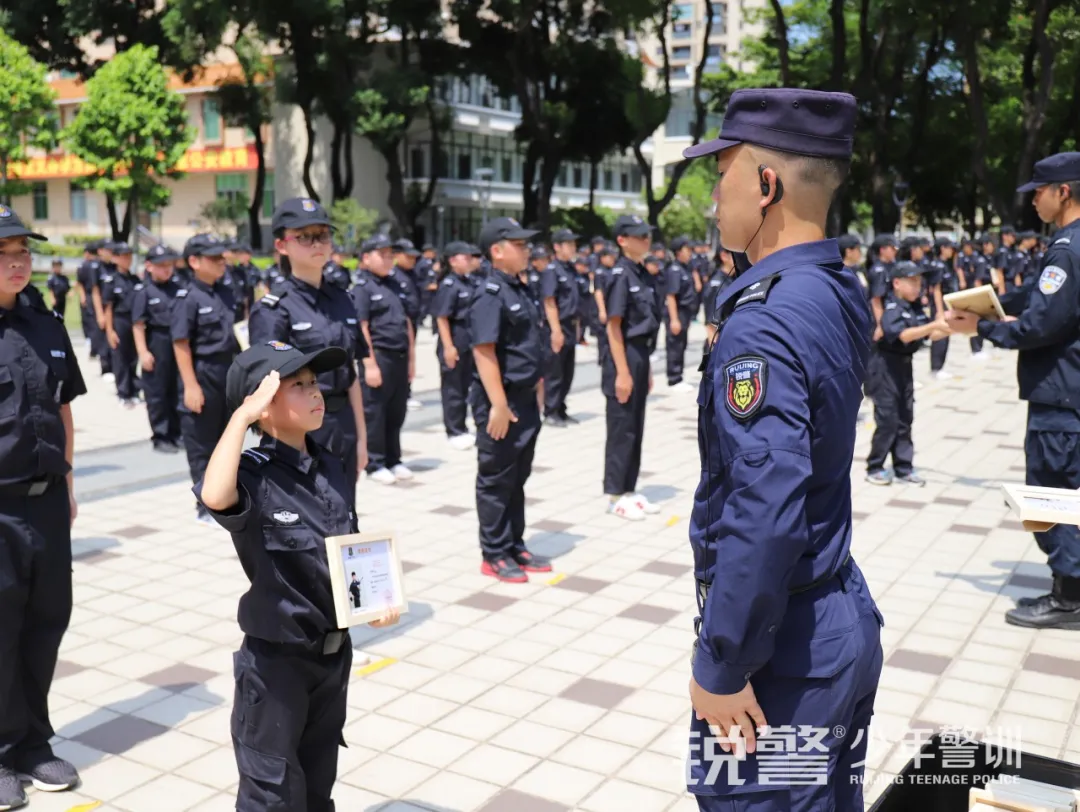 銳警少(shǎo)年(nián)警訓夏令營：我們在奔跑，創造屬于自(zì)己的(de)警察夢