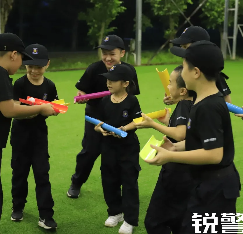 銳警少(shǎo)年(nián)警訓夏令營:雛鷹新飛(fēi),溫室小(xiǎo)花(huā)蛻變之旅,成長(cháng)的(de)力量