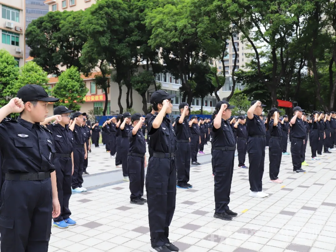 銳警少(shǎo)年(nián)警訓夏令營:揚帆起航,這(zhè)是(shì)一(yī)個(gè)嶄新的(de)開(kāi)始