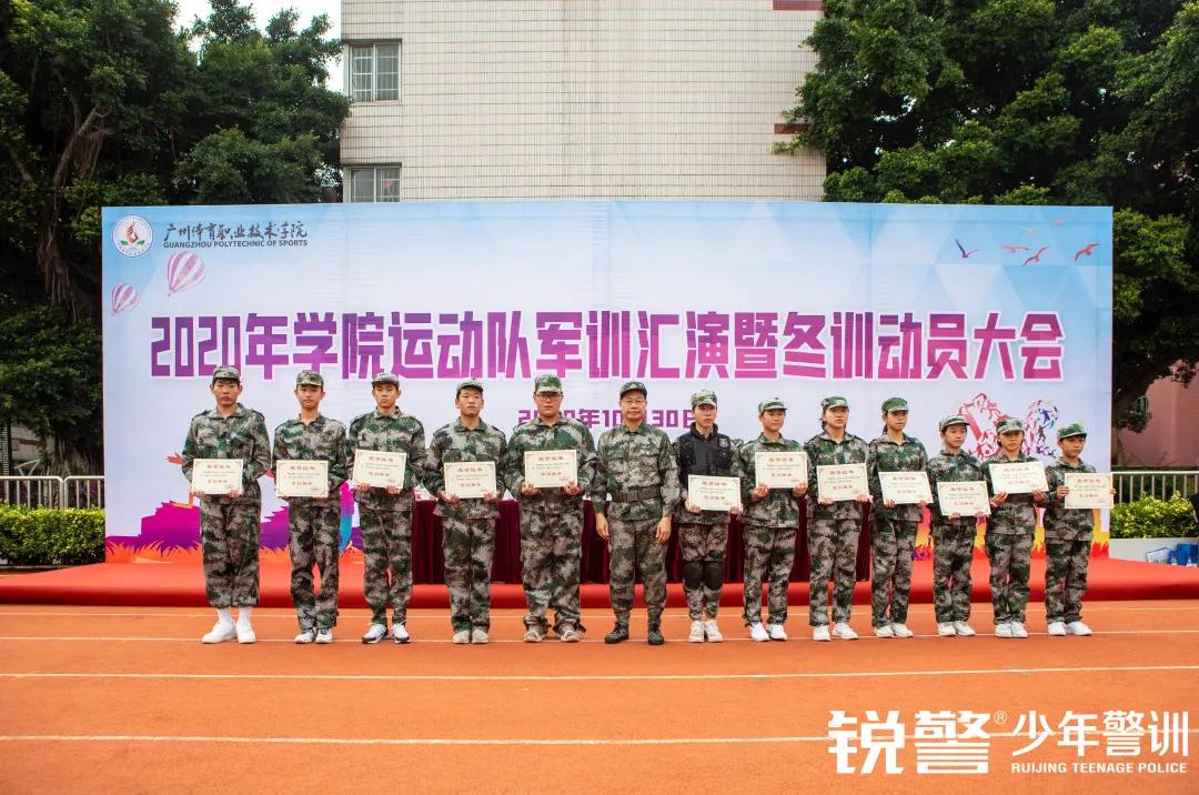 軍事(shì)素質拓展：一(yī)身(shēn)戎裝，乘風(fēng)破浪